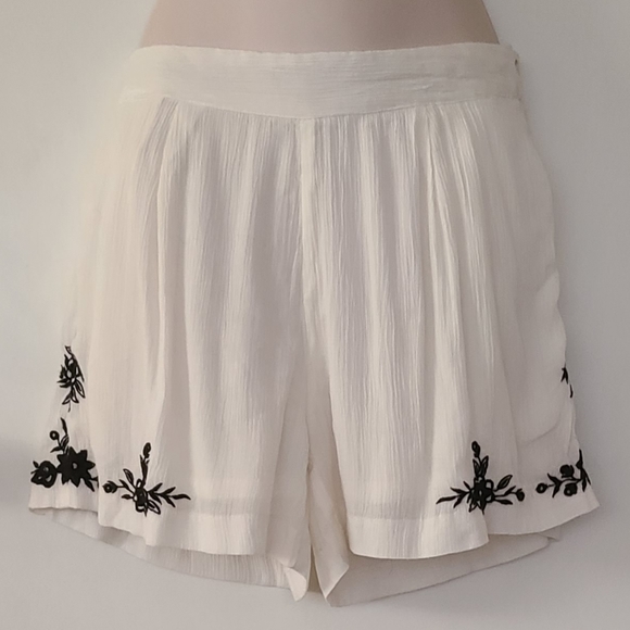 Boho Embroidered Floral Top and Short Set - Picture 5 of 12